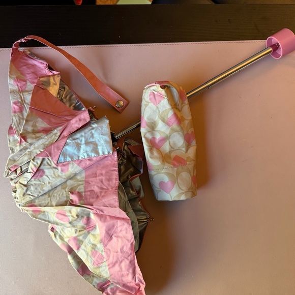 Coach Heart Print Compact Umbrella Pink Signature Folding Travel Umbrella - Picture 6 of 8